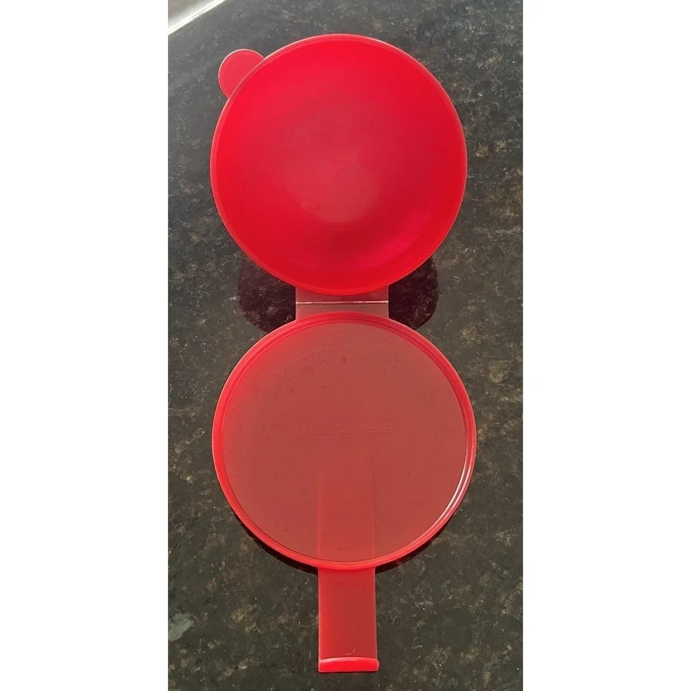 Tupperware onion keeper